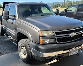 2007 DURAMAX DIESEL FLATBED 100,000 MILES UTILITY BOXES ON BACK