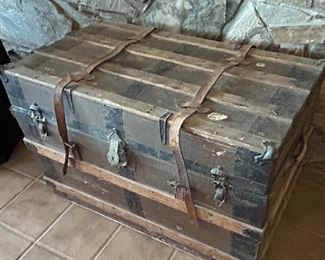 ANTIQUE TRUNK