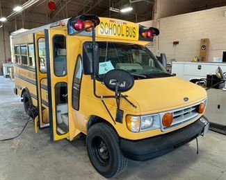 #91 - 1998 Ford Collins 15 Passenger Bus