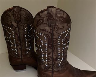 Ladies size 8 Frye Boots