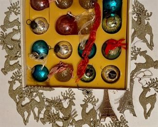 Over 30 Christmas Tree Ornaments, Sparkly Reindeers & Eiffel Towers
Lot #: 151