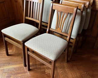 8 Stakmore Solid Wood Cushioned Folding Chairs In 2 Styles (Set Of 6 & Set Of 2), Made In 2017
Lot #: 49