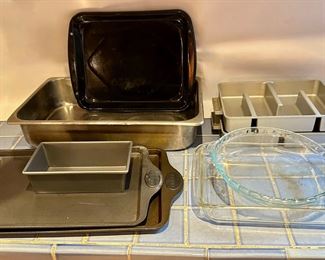 Baker's Edge Brownie Pans, Oneida Cookie Sheets, Vintage Pyrex Casserole Dishes & Other Baking Pans
Lot #: 124
