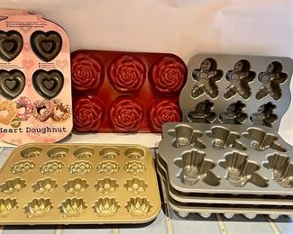 New Baking Cakelet Pans: 4 Nordic Ware Gingerbread Kids, 2 Heart Donut Pans & 2 Flower Cake Pans
Lot #: 45