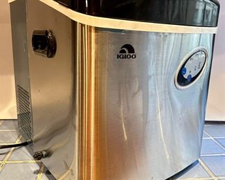 Igloo Ice Maker Model ICE115-SS
Lot #: 93