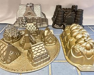 4 Unused Baking Bundt, Loaf & Cakelet Pans By Nordic Ware & Williams Sonoma :Gingerbread House, Castle & More
Lot #: 153