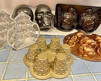 4 Unused Baking Cake Molds & Cakelet Pans By Nordic Ware & Wilton: Turkey, Christmas Tree, Skull & More
Lot #: 123