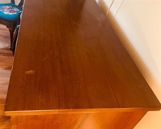 $595 	
6 drawers chest flamed mahogany 44Wx18x48T	