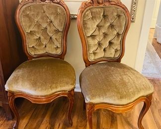 $95 	
Pair of green velvet chairs (on broken foot)									