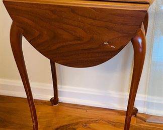 $40 	
Small pine drop leave table 	