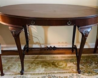 $295 	
Oval mahogany table parlor table 47Wx27Dx29T	