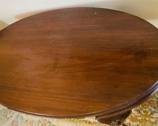 $295 	
Oval mahogany table parlor table 47Wx27Dx29T	