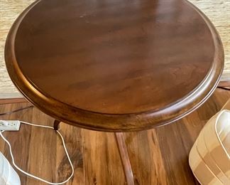 $100 Bernardt round table 
Small wood side table 22x28