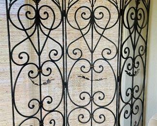 $275 	
Iron screen 80x54	