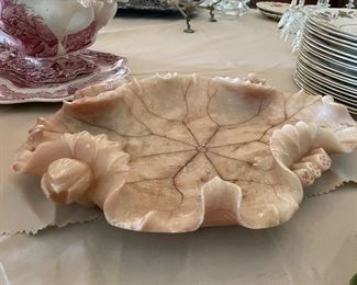 $200 	
Onyx large centerpiece 15 1/2 x 11