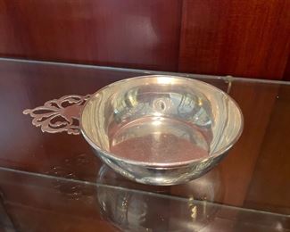$60 	
Sterling porringer 104 gr. 									
