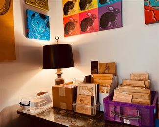 Gift items include tiles, wooden panels, household lamps, etc.