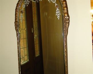 Arched engraved mirror
