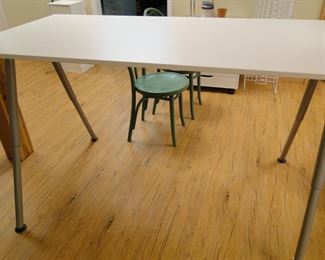 Perfect table for crafting, dining, or bartending