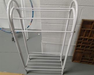 Arch towel rack