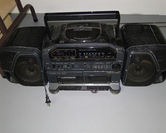 Another shot of that classic garage radio