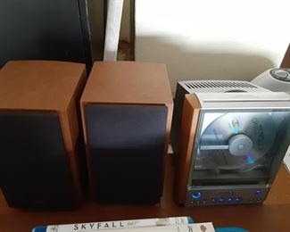 CD Player with 2 Speakers