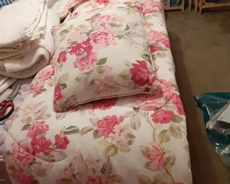 Beautiful Queen Rose Comforter, Shams, Pillows & Bedskirt