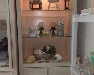 End piece, No Doors on top. Storage on the bottom