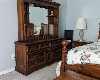 Bed Traditional Bedroom Dresser Mirror
