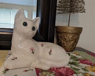 DECOR Cat