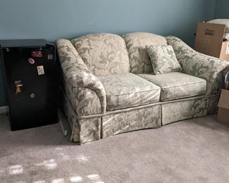 FURN Love Seat Floral
