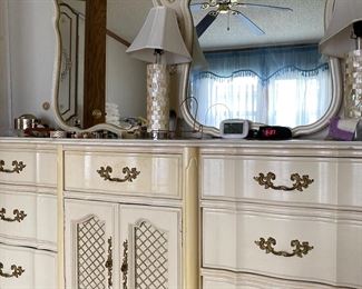 Front view of dresser...this could be so gorgeous in a wise owl paint color!