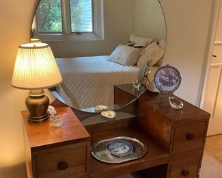 Dressing Table, Vintage. Matching Chest of Drawers 