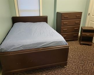 4 PC DOUBLE Bedroom Set, sitting vanity dresser separate pic