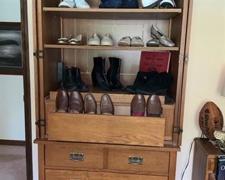 Women’s shoes, size 9- 9.5 