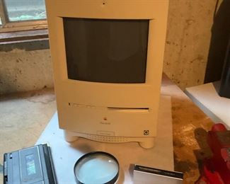 Apple computer,  Apple Macintosh Color Classic M1600, 1993 CRT, Computer Beige