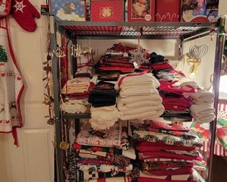 Christmas linens, Decor