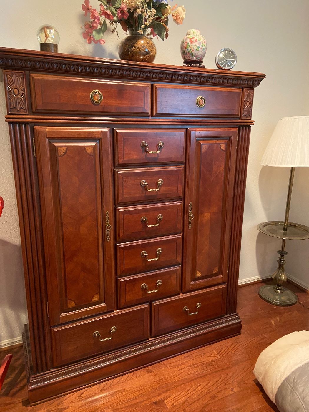 Lakewood Crossing Estate Sale furniture,... starts on 8/4/2023