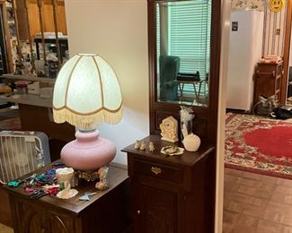 End table and mirrored entry cabinet, lamp & decor