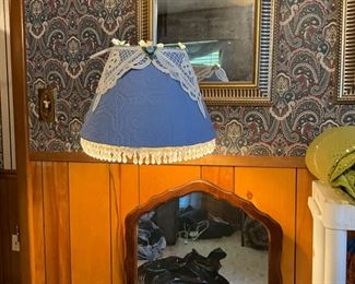 2 of these wall lamps 