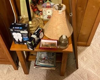 Small table, lamp shade, tray, light bulbs