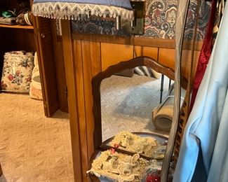 Mirror table, small collectibles