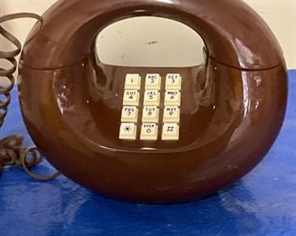 Garage - vintage phone 