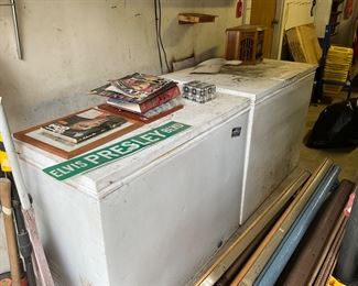 2 freezers in garage - one works