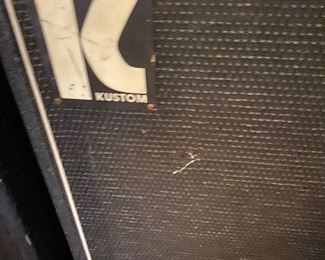 2 Kustom speakers 