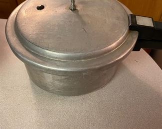 Pressure cooker 