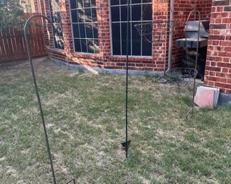 Three shepherds, hooks!
2 hanging baskets!