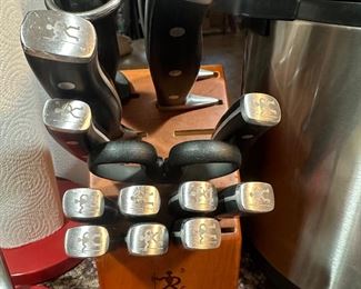 Henckels knife set missing 2 knifes!