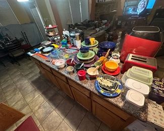 A nice variety of kitchen stuff!