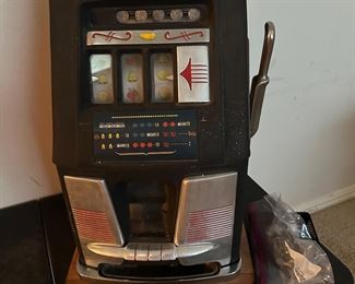 Vintage nickel slot machine Working!